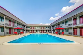 Red Roof Inn Lewisville - Piscine