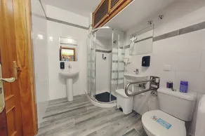 Charming Nerja Hostel - Bad