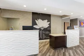 La Quinta by Wyndham Orlando Airport - On Property Food Trucks & Free Airport Shuttle! - Réception