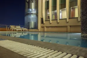 Vesta International - Pool