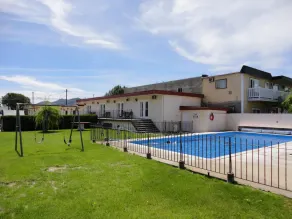 Falcon Resort - Piscina