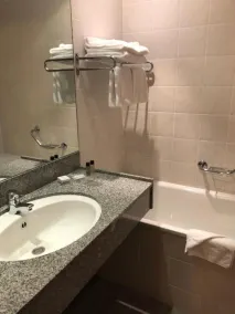 Maldron Hotel, Newlands Cross - Bathroom