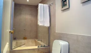Provincial Plaza Hotel - Badrum