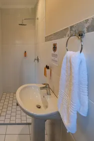 Antiqua Guest House - Badezimmer