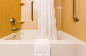 Hampton Inn Suites Smithfield - Bathroom