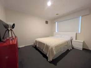 Cosy Spacious Hill Holiday Home - Room