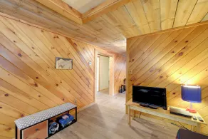 Love Shack Retreat: Cabin w/ Deck & Yard! - Innenbereich