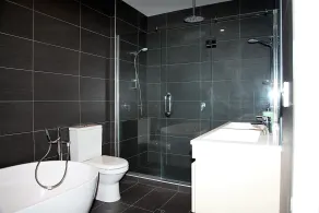Freemans Bay Three Bedroom with a View - Badezimmer