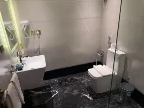 Belvedere Hotel - Bathroom