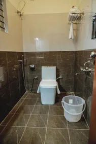 Merry Inn Luxe Suites Near KIAL - Bathroom