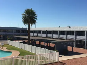 EZ 8 Motel Airporter - Piscine