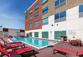 Holiday Inn Express & Suites Brenham South by IHG - Piscine
