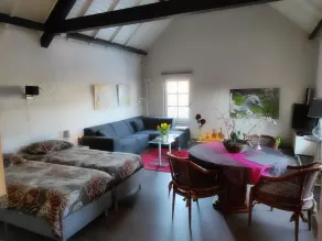 Room-room to Rent With own Entrance, liv - Quarto