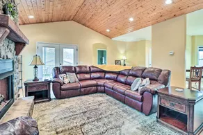 Hilltop Hideaway, 5 Private Acres + Boat Slip - Innvendig