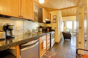 Charming condo with serene views access to resort amenities WiFi and patio - Innenbereich