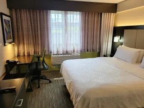 Holiday Inn Express Maspeth by IHG - Room
