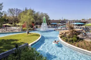  Hilton Anatole - Piscine