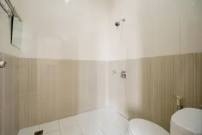 RedDoorz Syariah near Lahat Station - Salle de bain