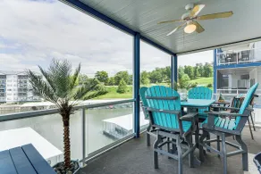 Poolside Fun + Views! Waterfront Ozarks Retreat - Innenbereich