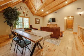 Game Room + Fire Pit: Sprawling Westfield Retreat! - Interiör