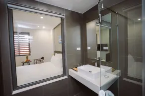 Reyna Hotel Hanoi & Spa - Bathroom