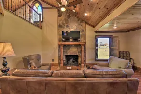Clarkesville Ranch Cabin w/ Screened-In Porch! - Interiör