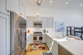 Sleek Oxnard Townhouse w/ Balconies: Walk to Beach - Intérieur
