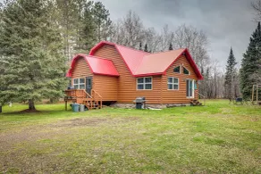 40-acre, Off-grid Wakefield Retreat w/ Gas Grill! - Interior