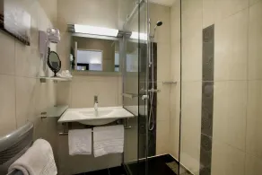 Logis Hôtel Corintel Bordeaux Est - Badrum