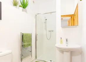 ByEvo Oswestry Barn - Quirky romantic retreat or Cosy contractor base - Baño