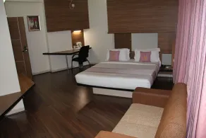 Grand Bee Hotel - Chambre