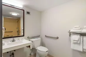 Comfort Inn & Suites Watertown - 1000 Islands - Salle de bain