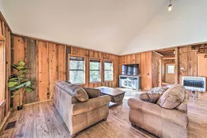 Wilburton Cabin w/ Fire Pit, Mountain Views! - Interiør