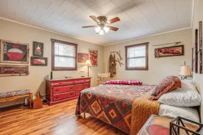 Hayward Home w/ Private Deck, Fire Pit & Kayak! - Innvendig