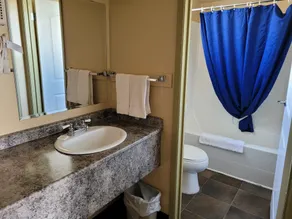 Dockside Inn - Bathroom