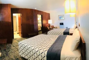 Curly Redwood Lodge - Chambre