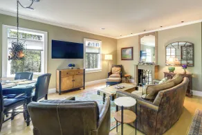 On-site Creek! Peaceful Wooded Retreat in Havelock - Innvendig