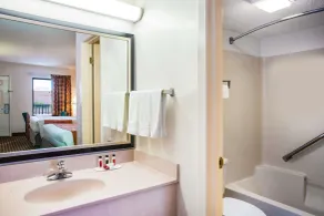 Howard Johnson by Wyndham Panama City - Salle de bain
