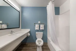 WoodSpring Suites Concord-Charlotte Speedway - Salle de bain