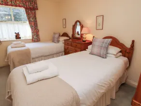 Hollyhock - Room