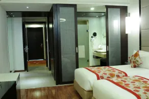 E Hotel - Room