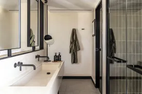 King Jason Zante – Designed for Adults - Salle de bain