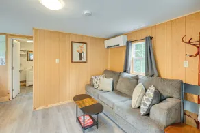Cozy Brownville Cabin: 2 Mi to Schoodic Lake! - Innvendig