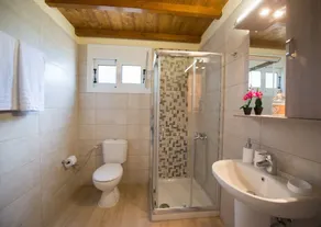 Makis&Fani Homes - Bad