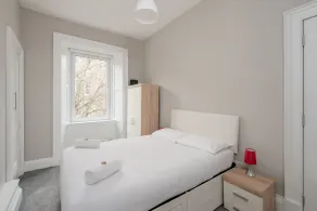 Silver Lining Apartment near Holyrood - Zimmer