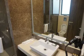 Comfort Inn Dhaliwals Gurgaon - Bathroom
