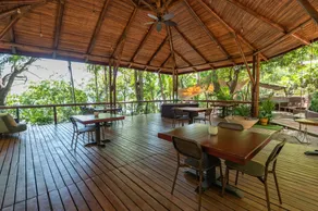Los Vivos Beachfront Experience - Restaurant