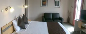 Balmoral On York - Room
