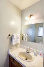 Forest Glen-yw - Bathroom