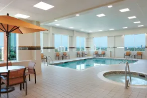 Courtyard by Marriott Ottawa East - Piscine